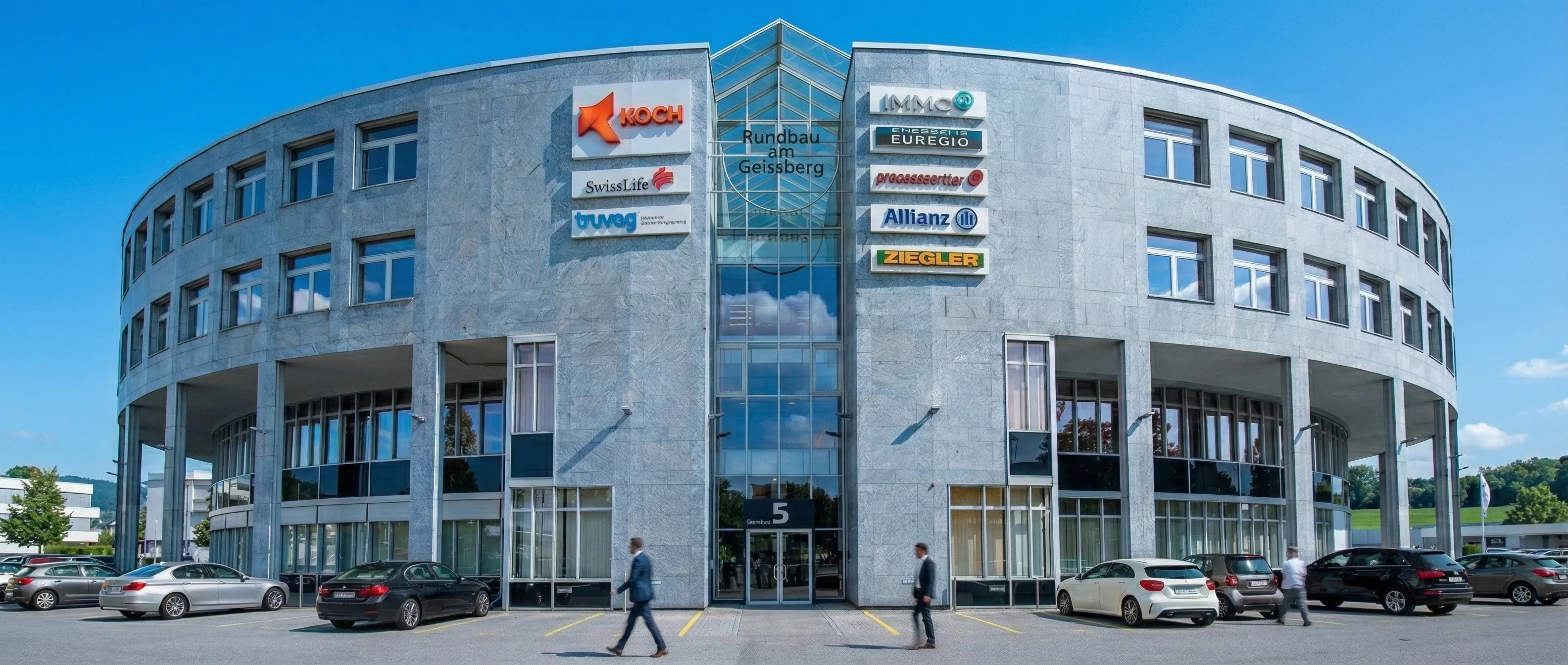 Beratungsgespräch in den Büroräumlichkeiten der Truvag